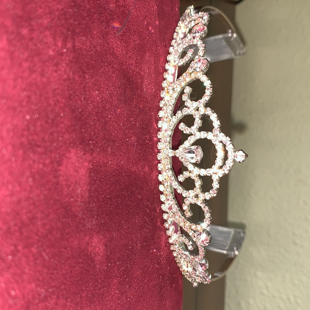 Rhinestone Tiara 👑 - Picture 3 of 9